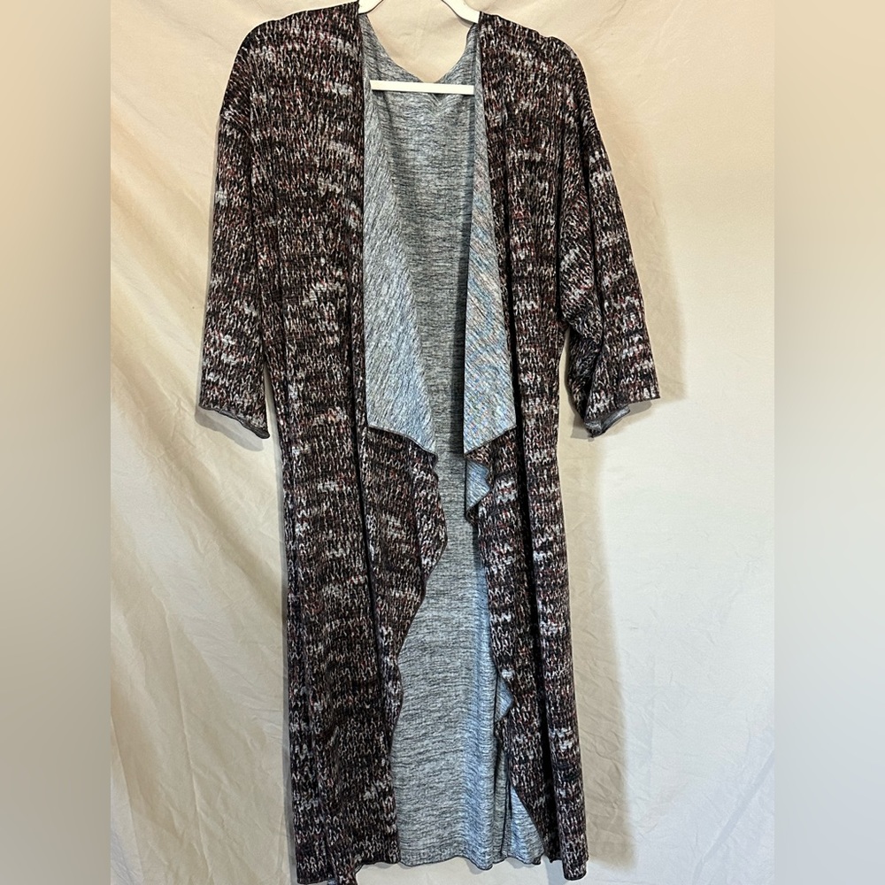 Kimono Size Large EUC. (will fit up to a 3xl)   BATCH SIZING.LulaRoe Shirley